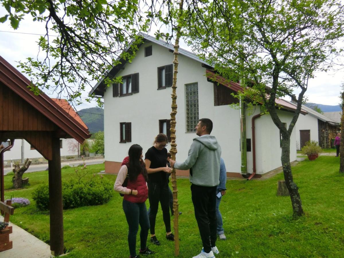 Pansion Izvor Hotel Korenica Exterior foto